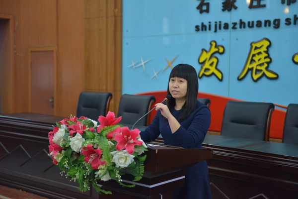 高一年级主任王润萍老师主持交流会